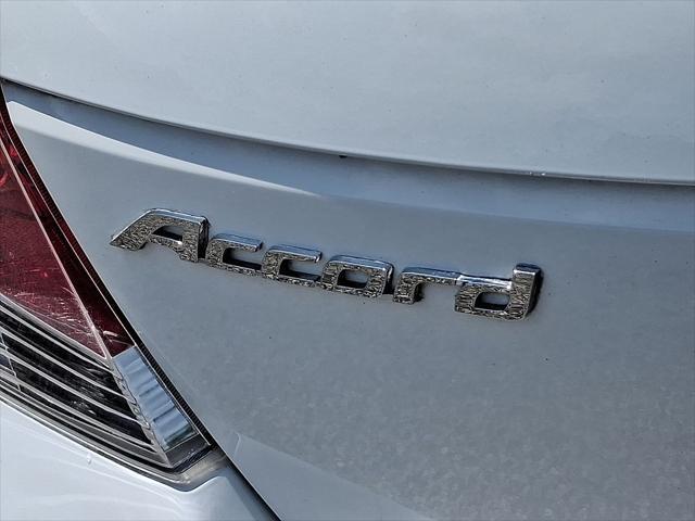 Photo of 2009 Taffeta White Honda Accord