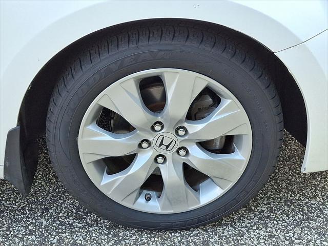 Photo of 2009 Taffeta White Honda Accord