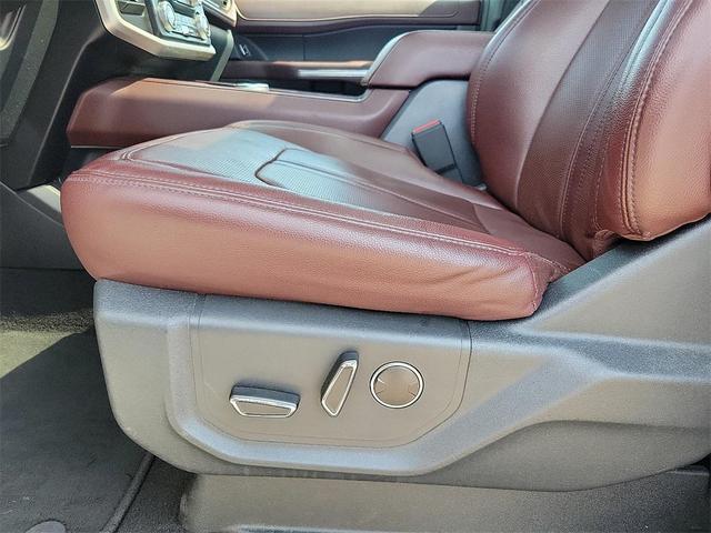 Photo of 2023 OXFORD WHITE Ford Expedition