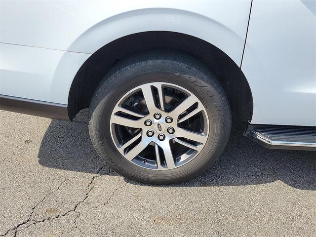 Photo of 2023 OXFORD WHITE Ford Expedition