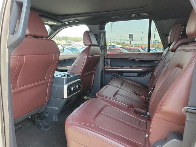Photo of 2023 OXFORD WHITE Ford Expedition