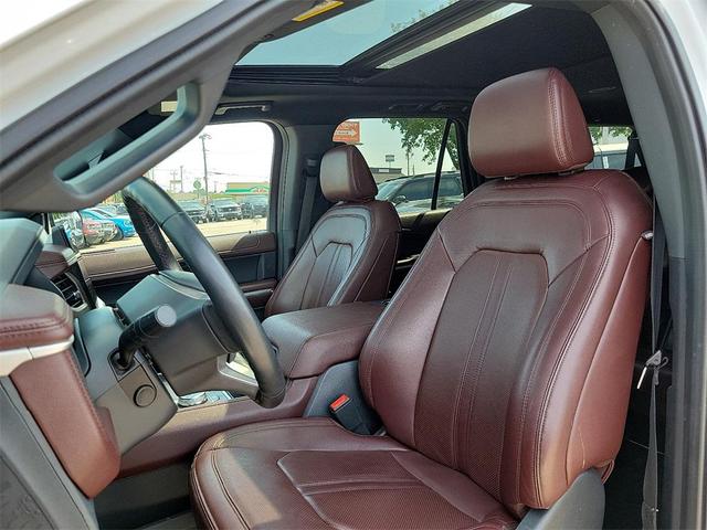 Photo of 2023 OXFORD WHITE Ford Expedition