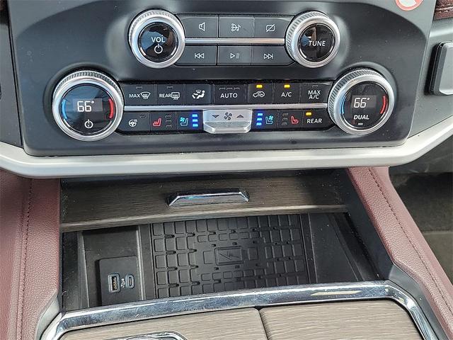 Photo of 2023 OXFORD WHITE Ford Expedition