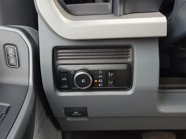 Photo of 2024 Oxford White Ford F-250