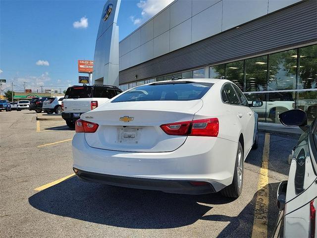 Photo of 2022 Summit White Chevrolet Malibu