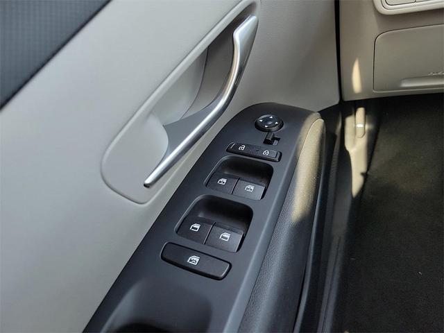 Photo of 2024 Shimmering Silver Hyundai TUCSON