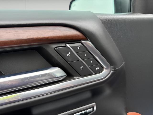 Photo of 2024 White Frost Tricoat GMC Sierra 1500