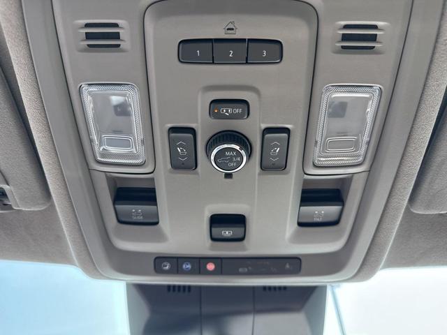 Photo of 2024 Crystal White Tricoat Cadillac Escalade