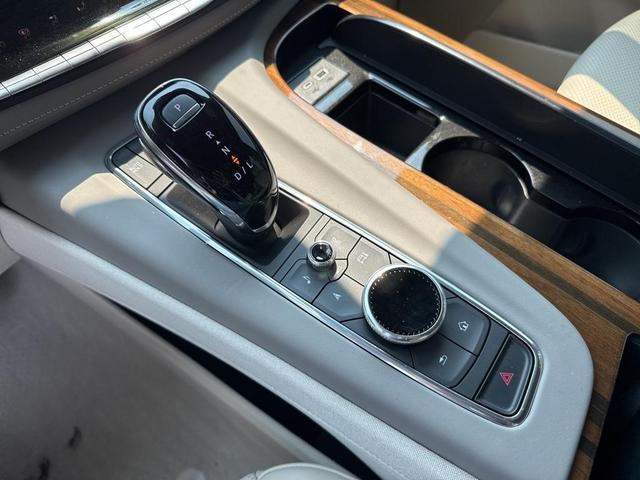 Photo of 2024 Crystal White Tricoat Cadillac Escalade