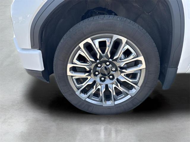 Photo of 2024 White Frost Tricoat GMC Sierra 1500