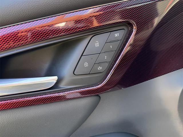 Photo of 2024 White Chevrolet Traverse