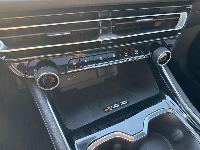 Photo of 2024 White Chevrolet Traverse