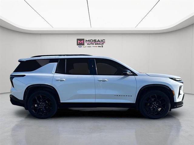 Photo of 2024 White Chevrolet Traverse