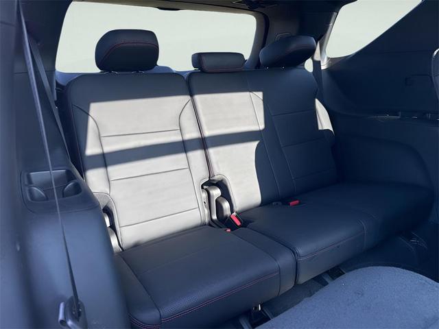 Photo of 2024 White Chevrolet Traverse