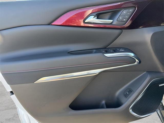 Photo of 2024 White Chevrolet Traverse