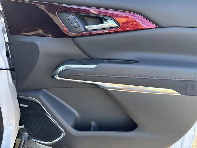 Photo of 2024 White Chevrolet Traverse