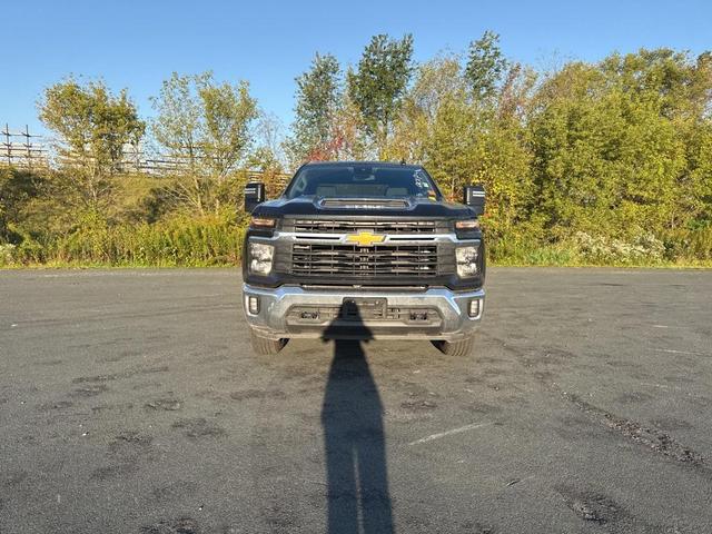 Photo of 2024 Black Chevrolet Silverado 2500