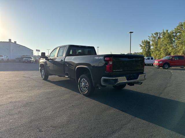 Photo of 2024 Black Chevrolet Silverado 2500