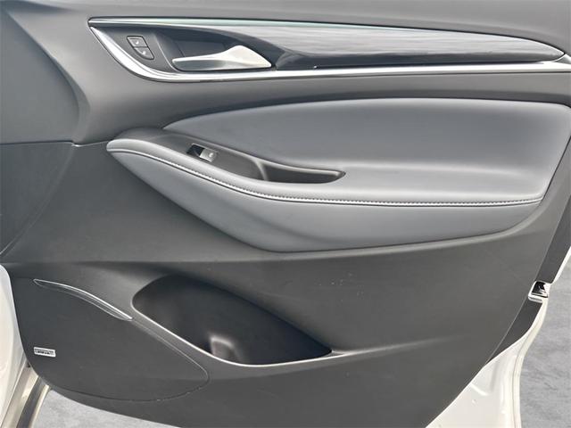 Photo of 2024 Summit White Buick Enclave