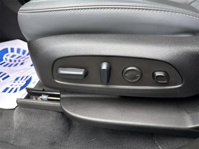 Photo of 2024 Summit White Buick Enclave
