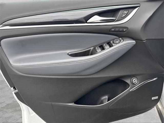 Photo of 2024 Summit White Buick Enclave