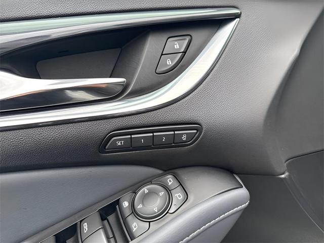 Photo of 2024 Summit White Buick Enclave