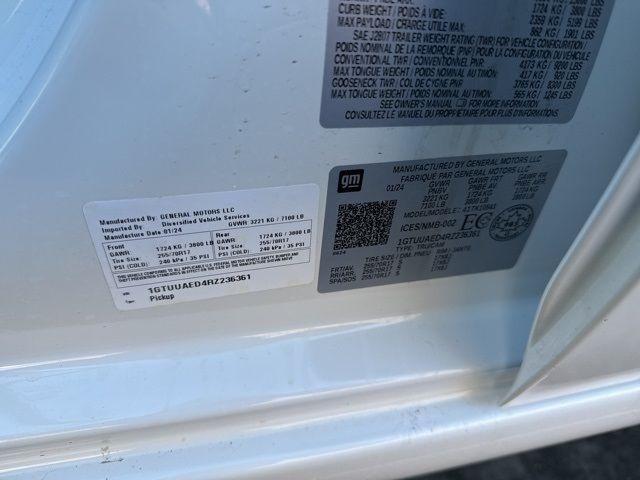Photo of 2024 Summit White GMC Sierra 1500