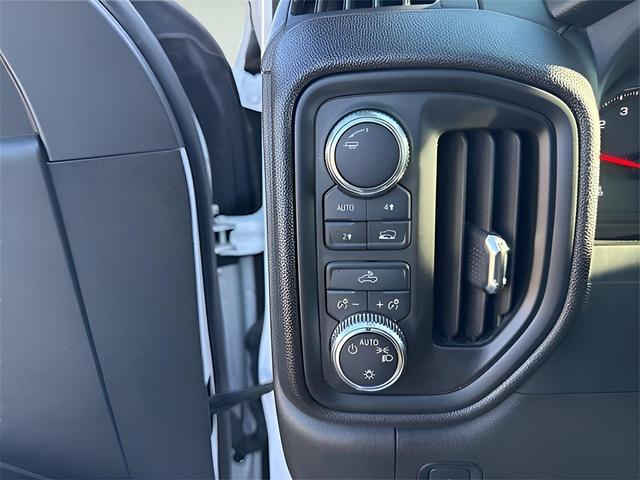 Photo of 2024 Summit White GMC Sierra 1500