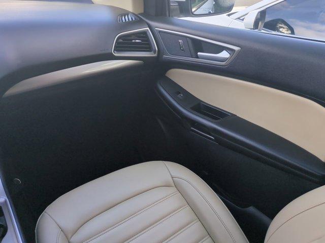 Photo of 2023 Oxford White Ford Edge