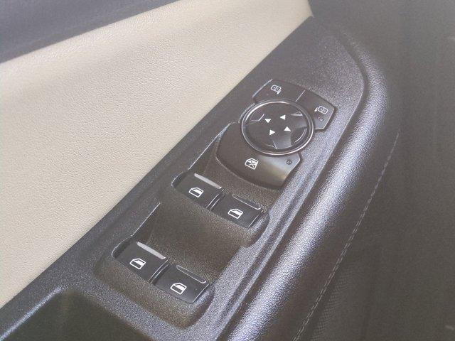 Photo of 2023 Oxford White Ford Edge