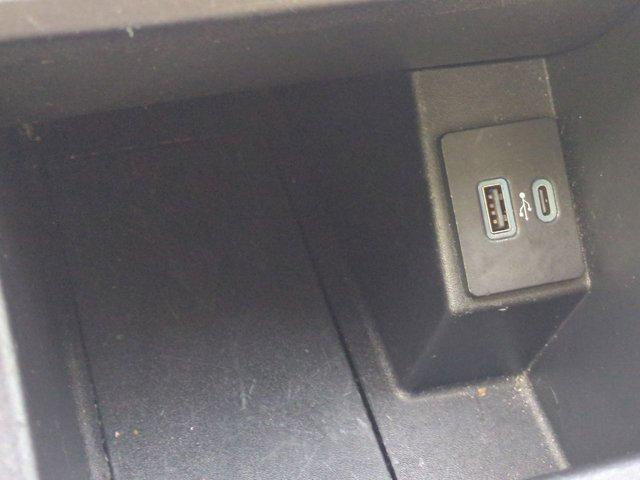 Photo of 2023 Oxford White Ford Edge