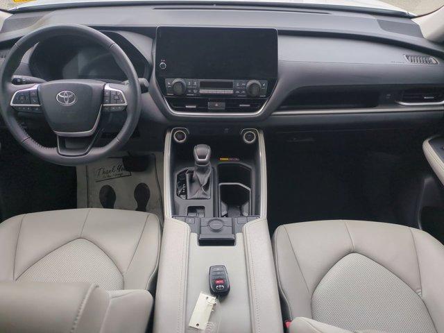 Photo of 2024 Wind Chill Pearl Toyota Grand Highlander
