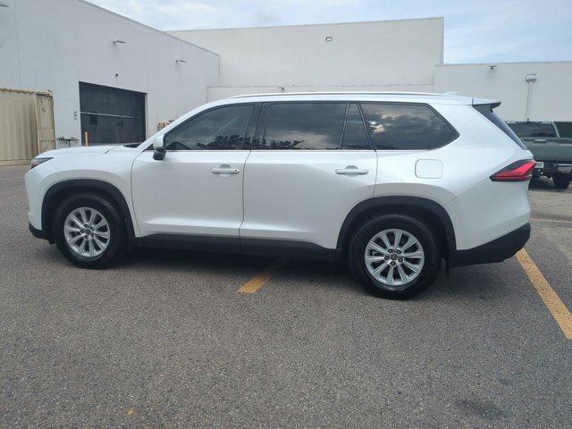 Photo of 2024 Wind Chill Pearl Toyota Grand Highlander
