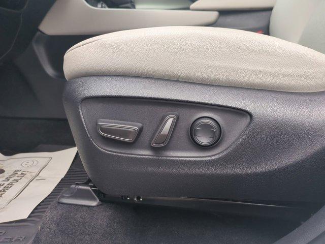 Photo of 2024 Wind Chill Pearl Toyota Grand Highlander