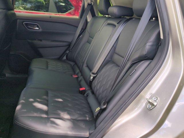 Photo of 2023 Champagne Silver Nissan Rogue