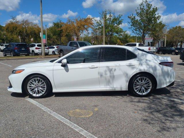 Photo of 2018 Super White Toyota Camry
