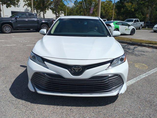 Photo of 2018 Super White Toyota Camry
