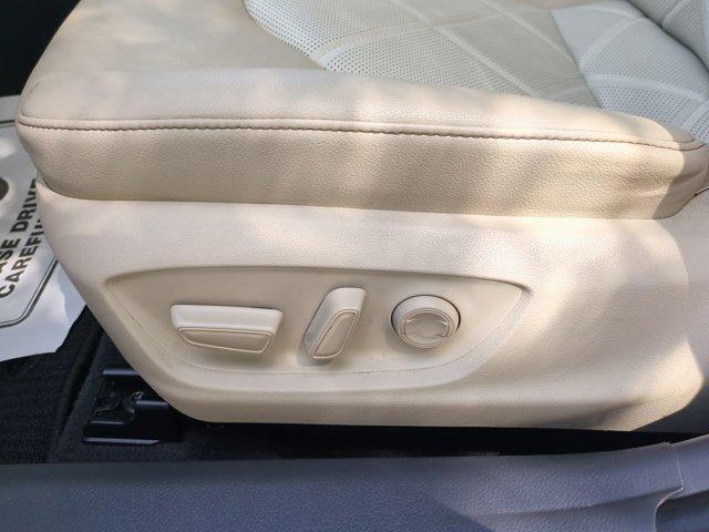 Photo of 2018 Super White Toyota Camry