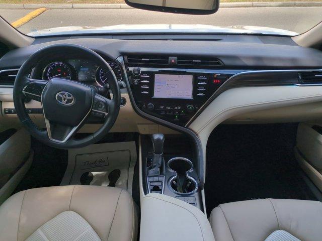 Photo of 2018 Super White Toyota Camry