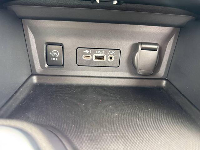 Photo of 2025 White Nissan Sentra