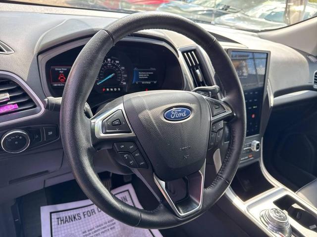 Photo of 2024 Purple Ford Edge