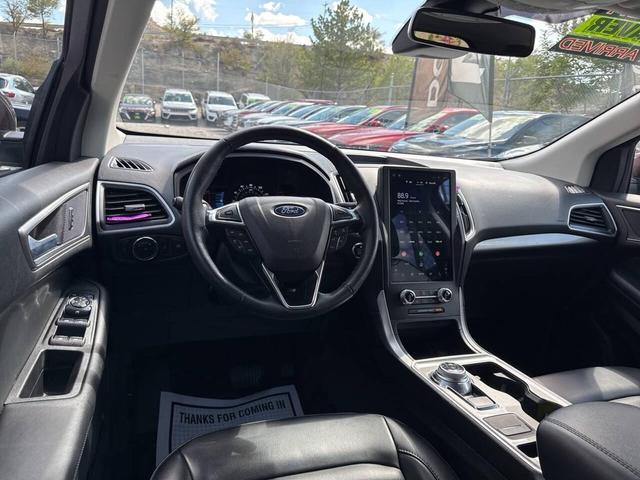 Photo of 2024 Purple Ford Edge