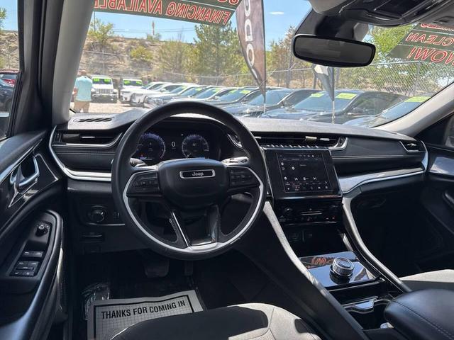 Photo of 2023 Bright White Clearcoat Jeep Grand Cherokee