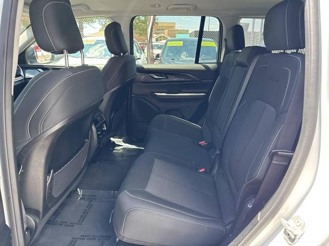 Photo of 2023 Bright White Clearcoat Jeep Grand Cherokee