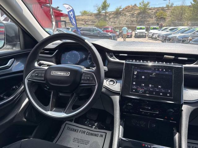Photo of 2023 Bright White Clearcoat Jeep Grand Cherokee