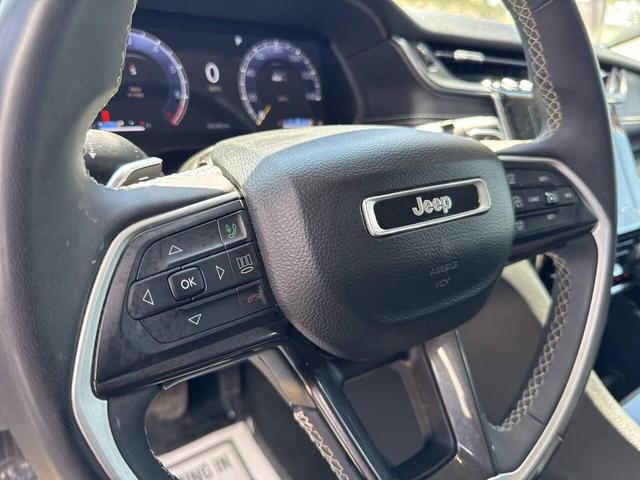 Photo of 2023 Bright White Clearcoat Jeep Grand Cherokee