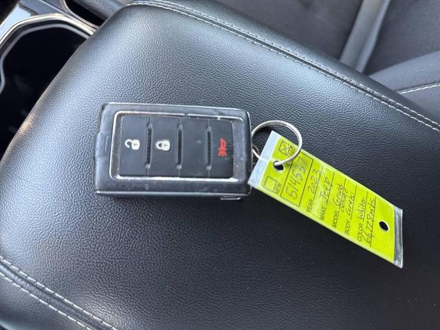 Photo of 2023 Bright White Clearcoat Jeep Grand Cherokee