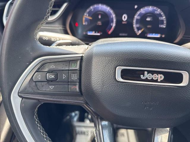 Photo of 2023 Bright White Clearcoat Jeep Grand Cherokee