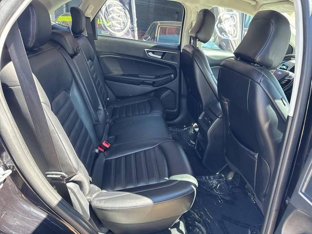 Photo of 2024 Agate Black Metallic Ford Edge