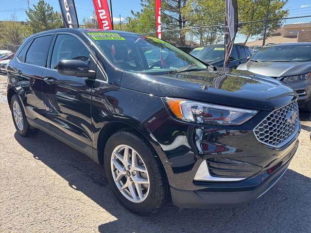 Photo of 2024 Agate Black Metallic Ford Edge